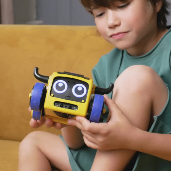 Bull and Dino robot toys video